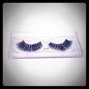 Natural Eyelashes